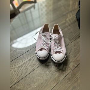 Light pink Converse